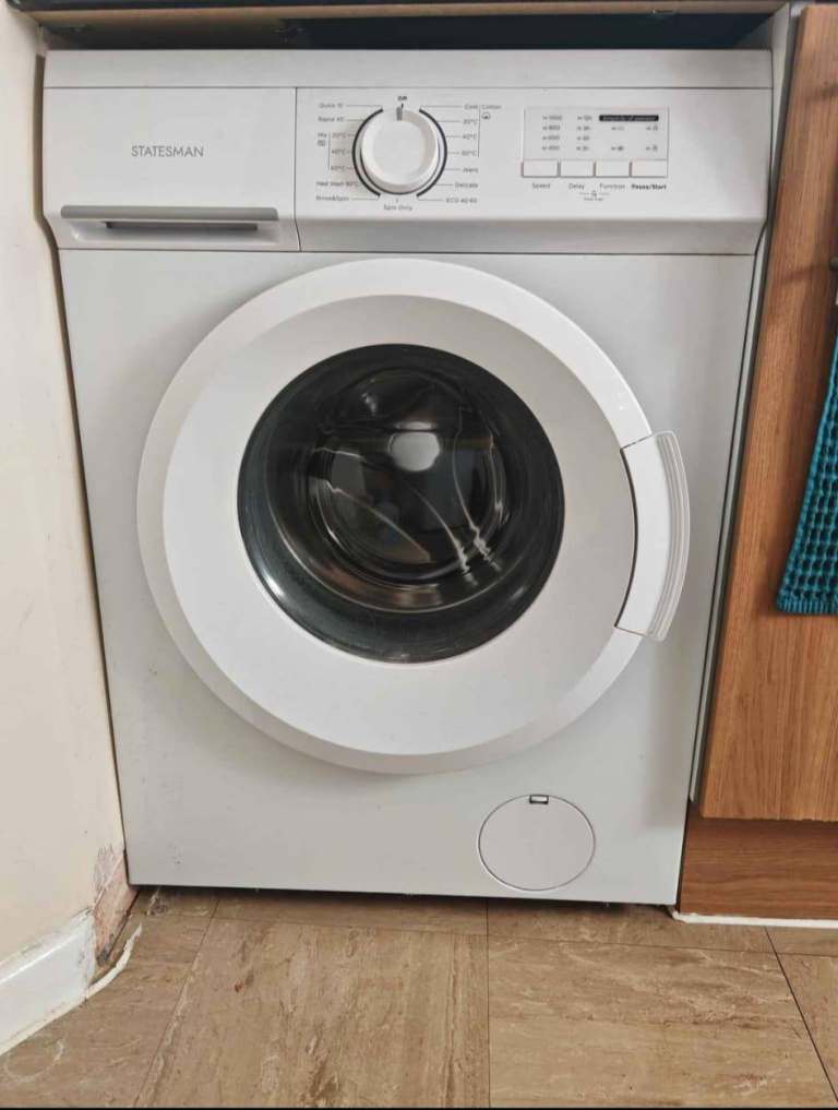 Hotpoint Washing Machine - White, Good Condition