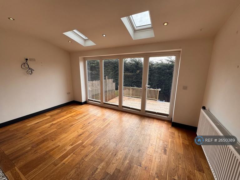 4 bedroom house in Woolscroft View, Barnsley, S73 (4 bed) (#2650389)