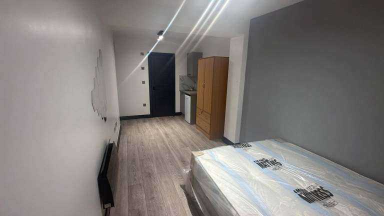 DSS ACCEPTED - Studio Flat Available in Sheephouse Way, New Malden KT3