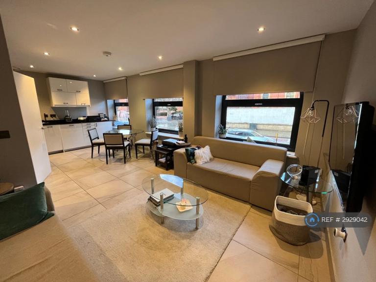 2 bedroom flat in Park Square East, Leeds, LS1 (2 bed) (#2929042)
