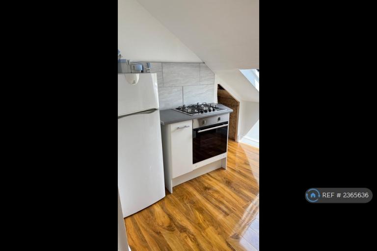 Studio flat in Third Avenue, London, W3 (#2365636)