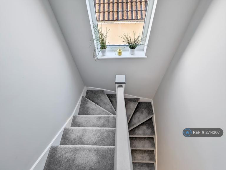 4 bedroom house in Wickwar Road, Kingswood, Wotton-Under-Edge, GL12 (4 bed) (#2714307)