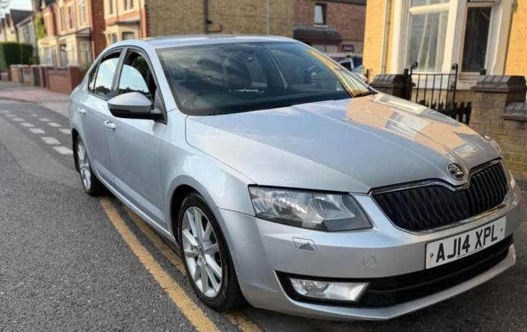 Skoda, OCTAVIA, Hatchback, 2014, Semi-Auto, 1968 (cc), 5 doors