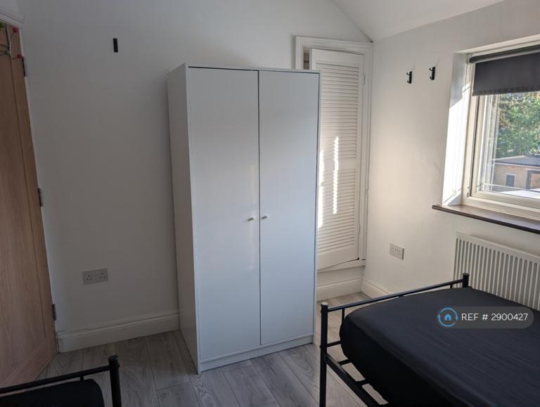 1 bedroom in Beam Avenue, Dagenham, RM10 (#2900427)