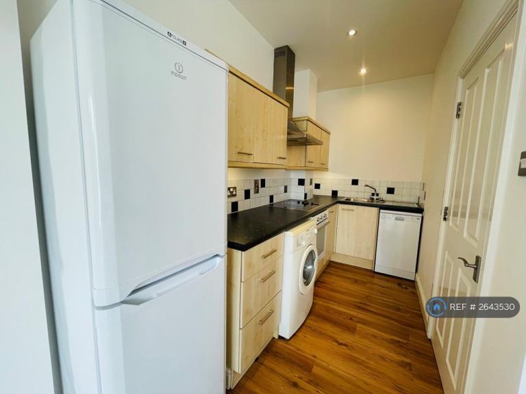 1 bedroom flat in Broomhill, Sheffield, S10 (1 bed) (#2643530)