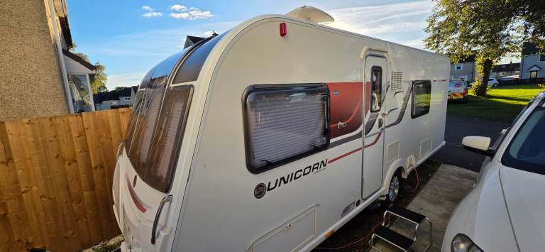 2016 bailey unicorn cadiz fixed single beds  auto mover solar awning 