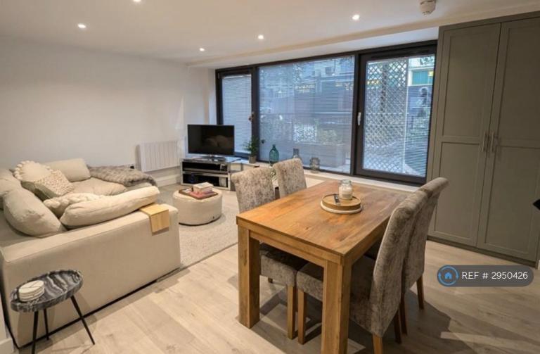 1 bedroom flat in Olympian Heights, Woking, GU22 (1 bed) (#2950426)