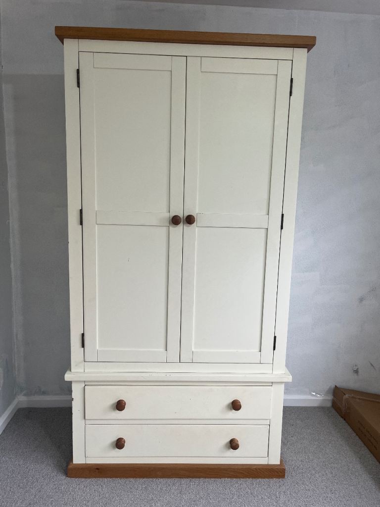 2-door wardrobe very good quality