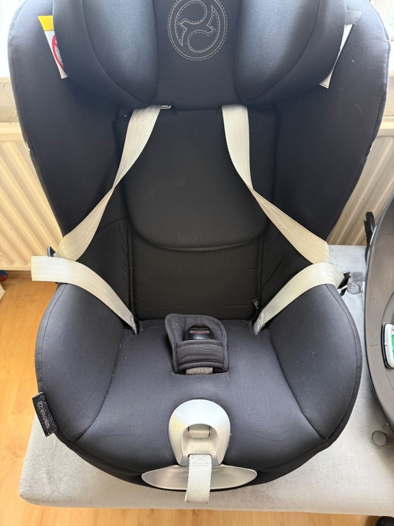Cybex Cloud Z 360 baby car seat, Sirona S 36O toddler seat and two 360 bases. 