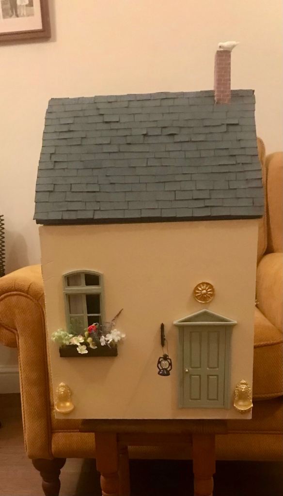 Dolls house cottage