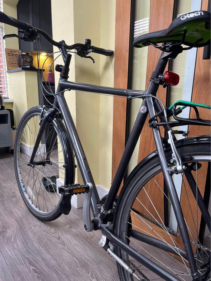 Ridgeback Hybrid Commuter Bike - LARGE Frame