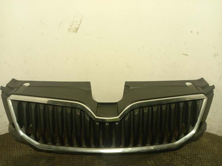 Skoda Octavia Grille Mk3 (5e) Front Centre Grille Surround Chrome 2013-2020