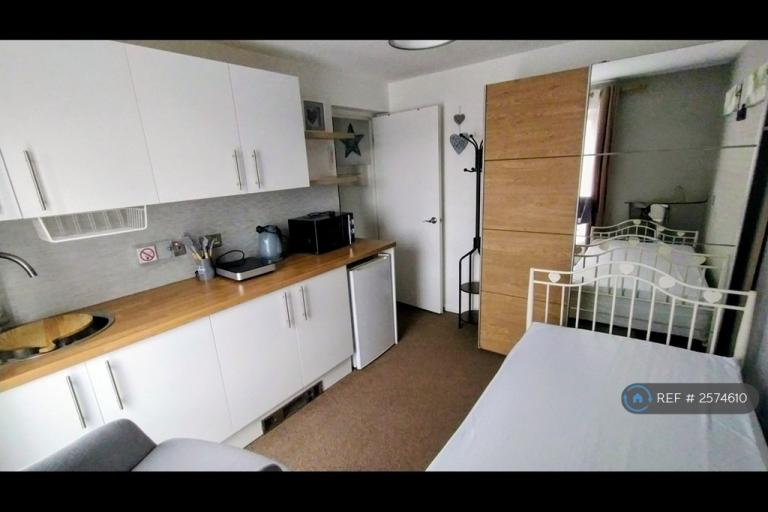 1 bedroom in Merrydale Square, Northampton, NN3 (#2574610)