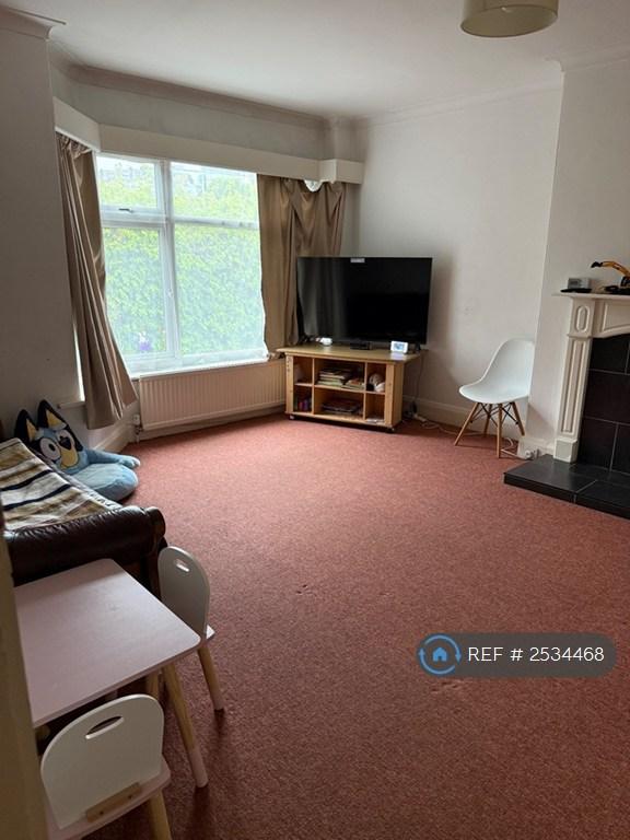 2 bedroom flat in Nethergreen Road, Sheffield, S11 (2 bed) (#2534468)
