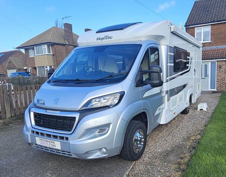 Elddis Majestic 175 - 2017 - End Washroom - FOR SALE