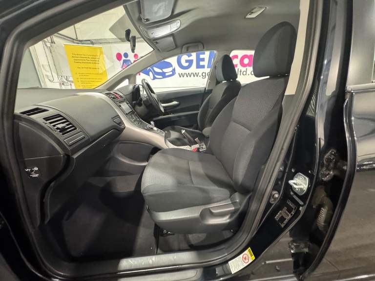 TOYOTA AURIS 1.8 VVT-h T4 2012