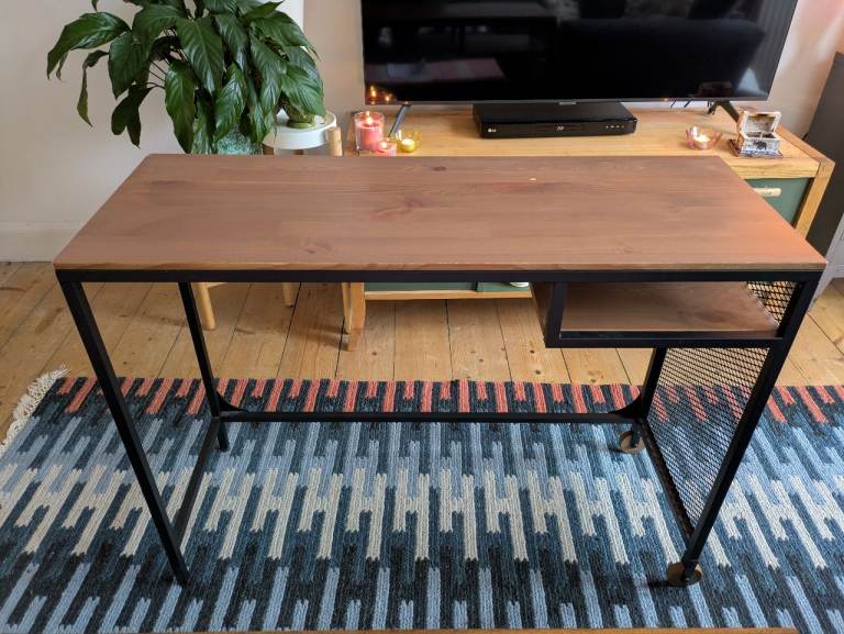 Free desk 