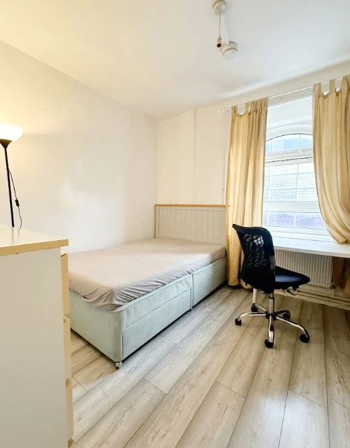 Double Room Near Bow £775/pm - Bills Inc | 2 Bathrooms | Bromley-by-Bow!