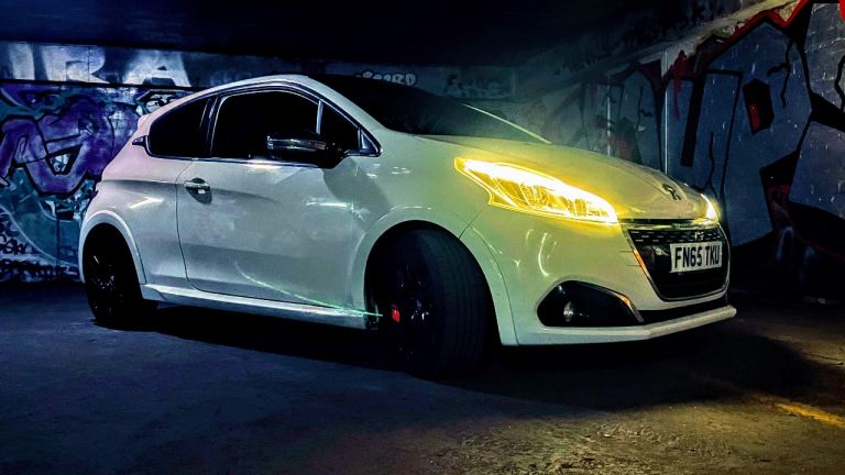 Peugeot, 208, Hatchback, 2015, Manual, 1598 (cc), 3 doors