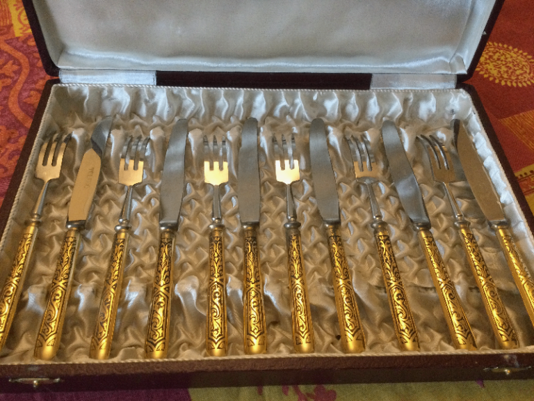 vintage 12-piece dessert or fruit cutlery service 