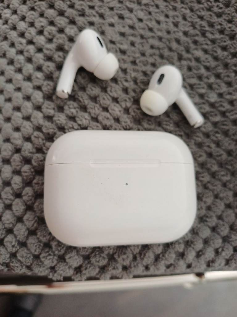 Apple Airpods Pro with Charging Case and Charger