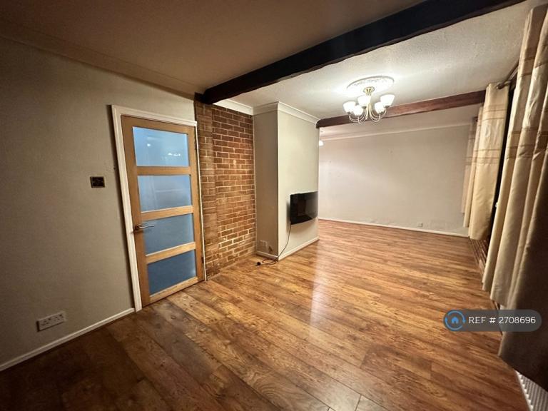 3 bedroom house in Raynville Close, Leeds, LS13 (3 bed) (#2708696)