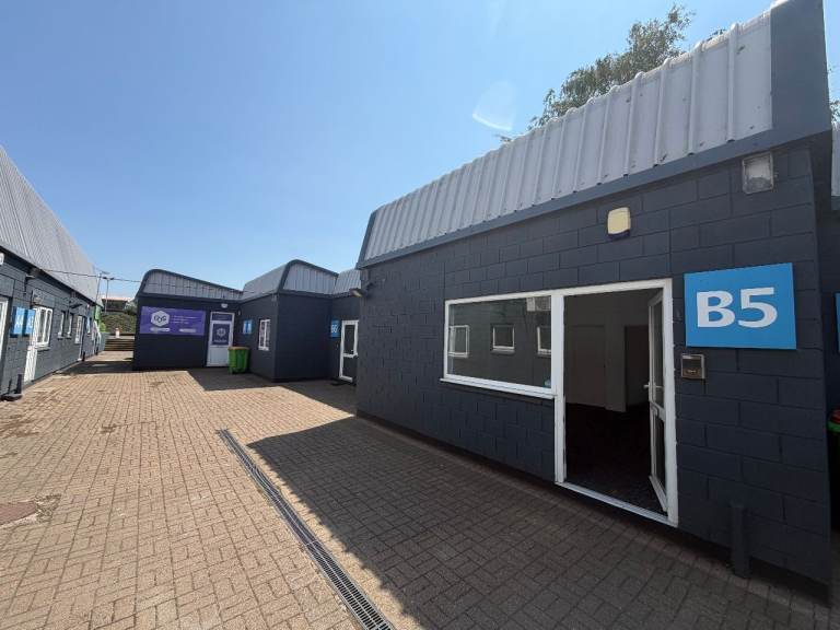 Flexible Business Unit To Let – 487 sq ft – Smeed Dean Centre, Sittingbourne