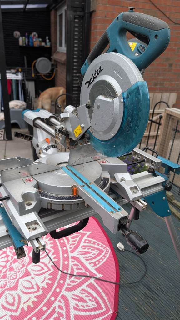 Makita mitre saw and stand 