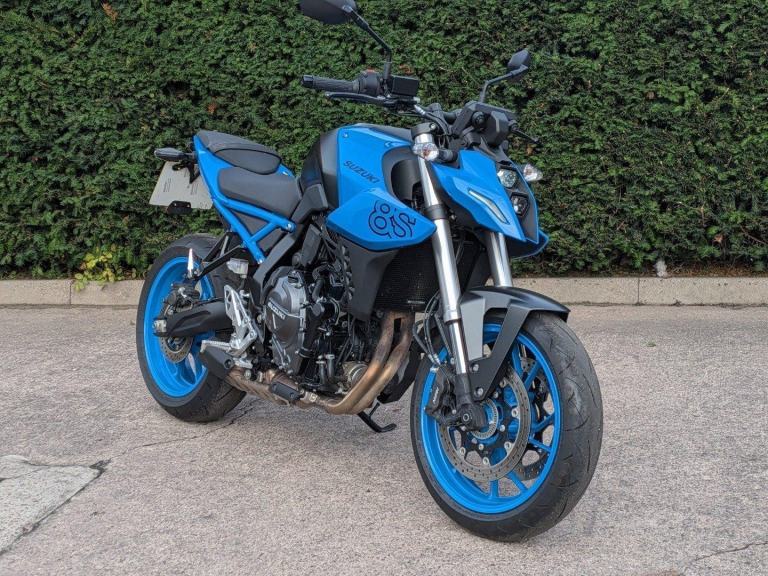 SUZUKI GSX-8S - 2023 23 - LOW MILES - 