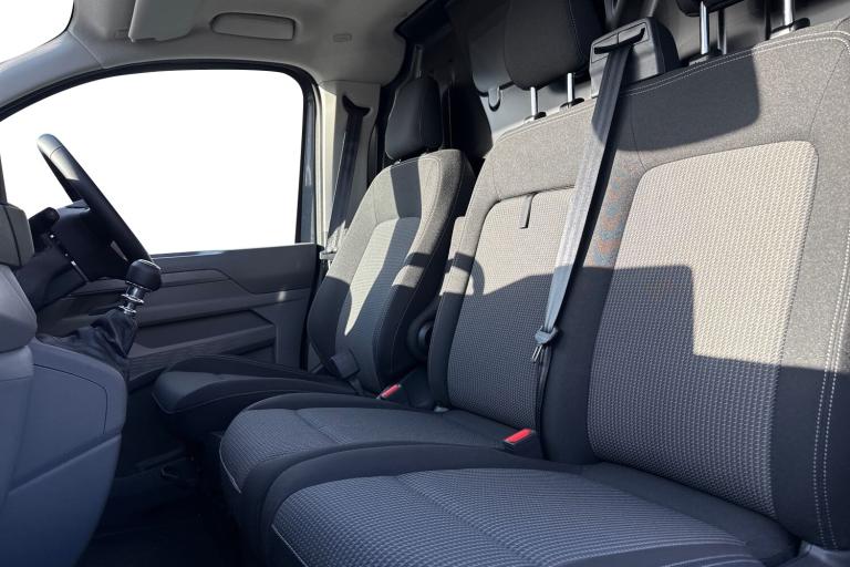 2025 Volkswagen Transporter 2.0 TDI T28 Commerce Pro FWD SWB Euro 6 (s/s) 5dr Van DIESEL Manual