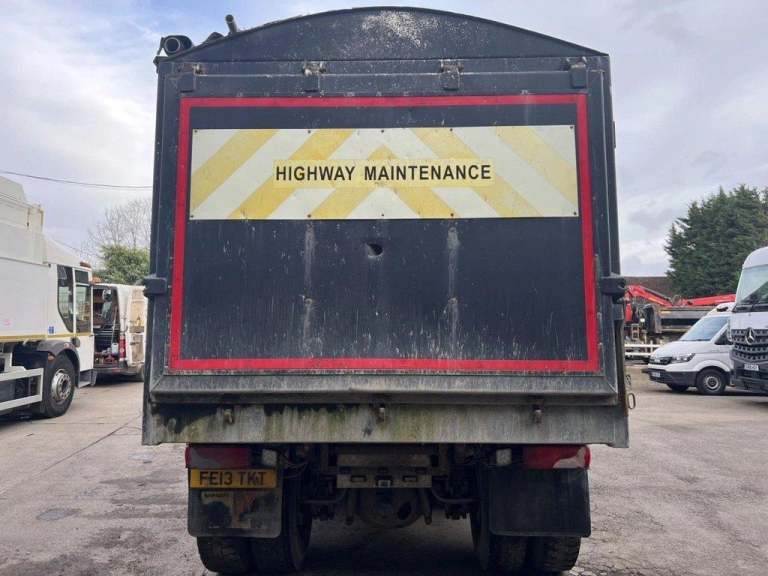 2013 SCANIA P400 8X4 TIPPER