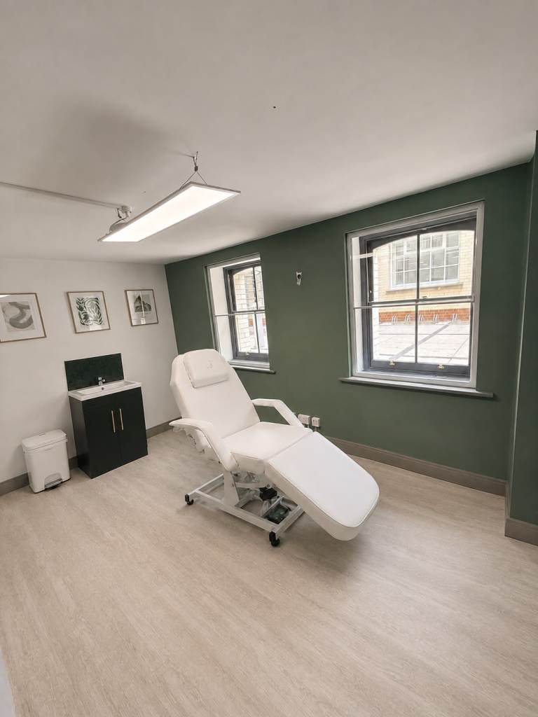 Medical Aesthetic Therapy Treatment Rooms - Clinic Rooms to rent in Midtown / Holborn