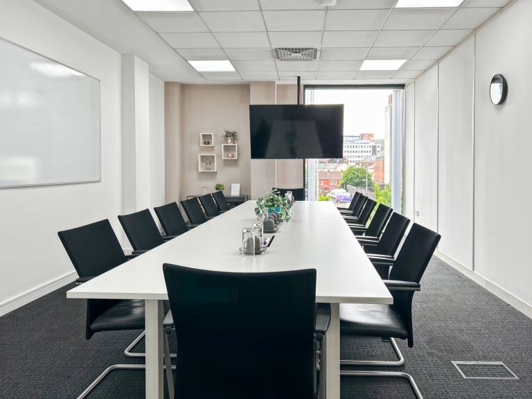Belfast - BT2 8LA \ Customisable Large Office for Rent