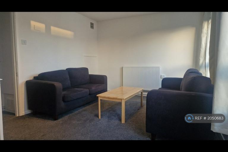 2 bedroom flat in Southern Grove, London, E3 (2 bed) (#2050683)
