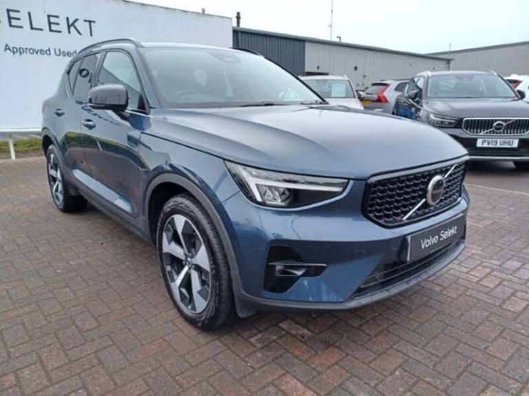 VOLVO XC40 2.0 B3P Plus Dark 5dr Auto