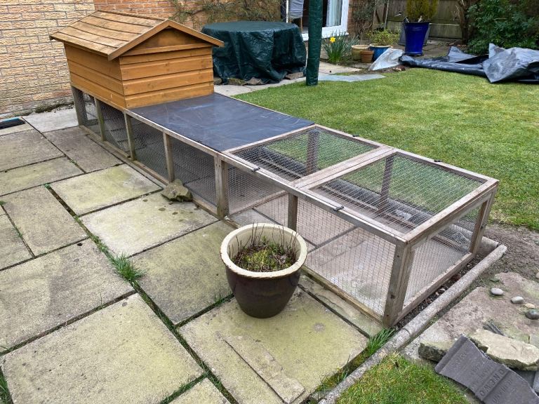 Animal / rabbit hutch with run