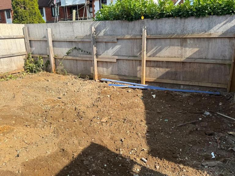 Garage and yard for rent French Gardens, Hersham, KT12 3QH