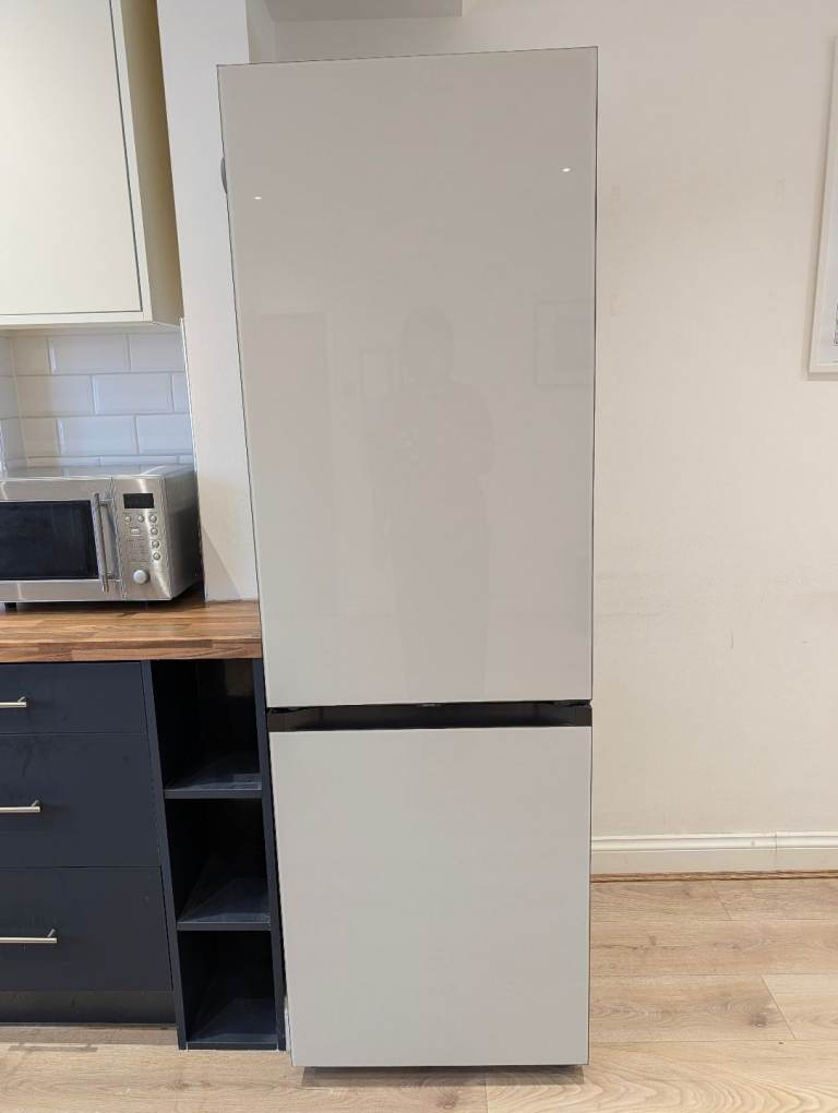 Samsung Bespoke 344L Frost-Free Fridge Freezer - Model RB34A6B0EAP