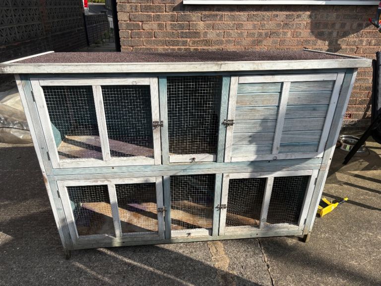 Double rabbit hutch 