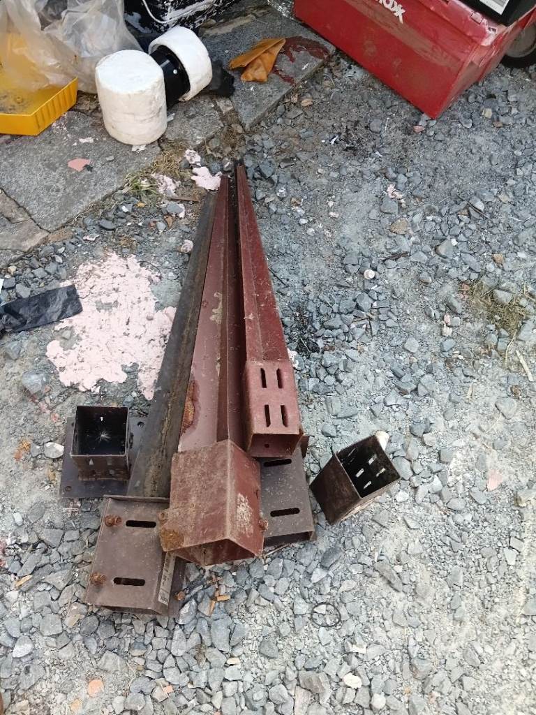 Fence poles spikes
