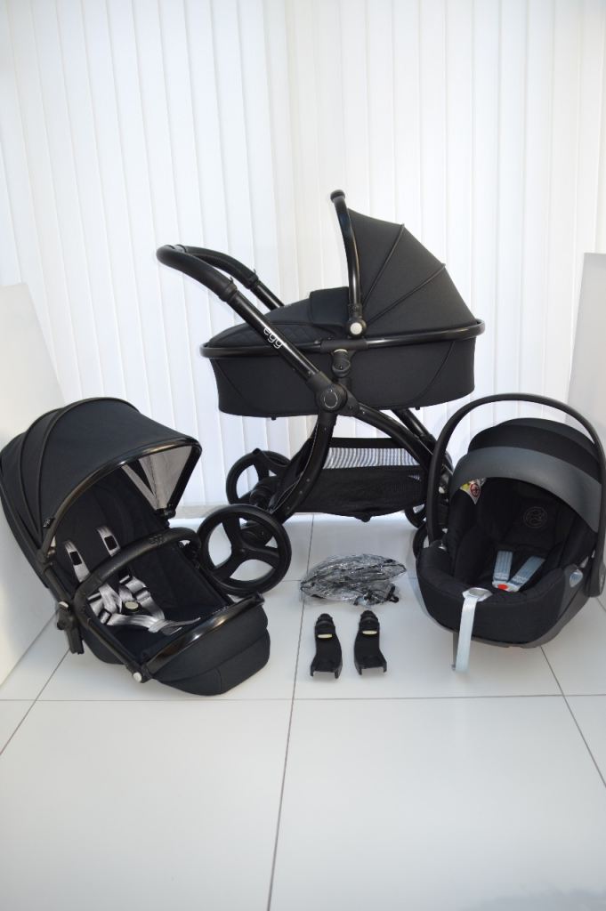 EGG 2 JUST BLACK PRAM, CARRYCOT & CYBEX CAR SEAT