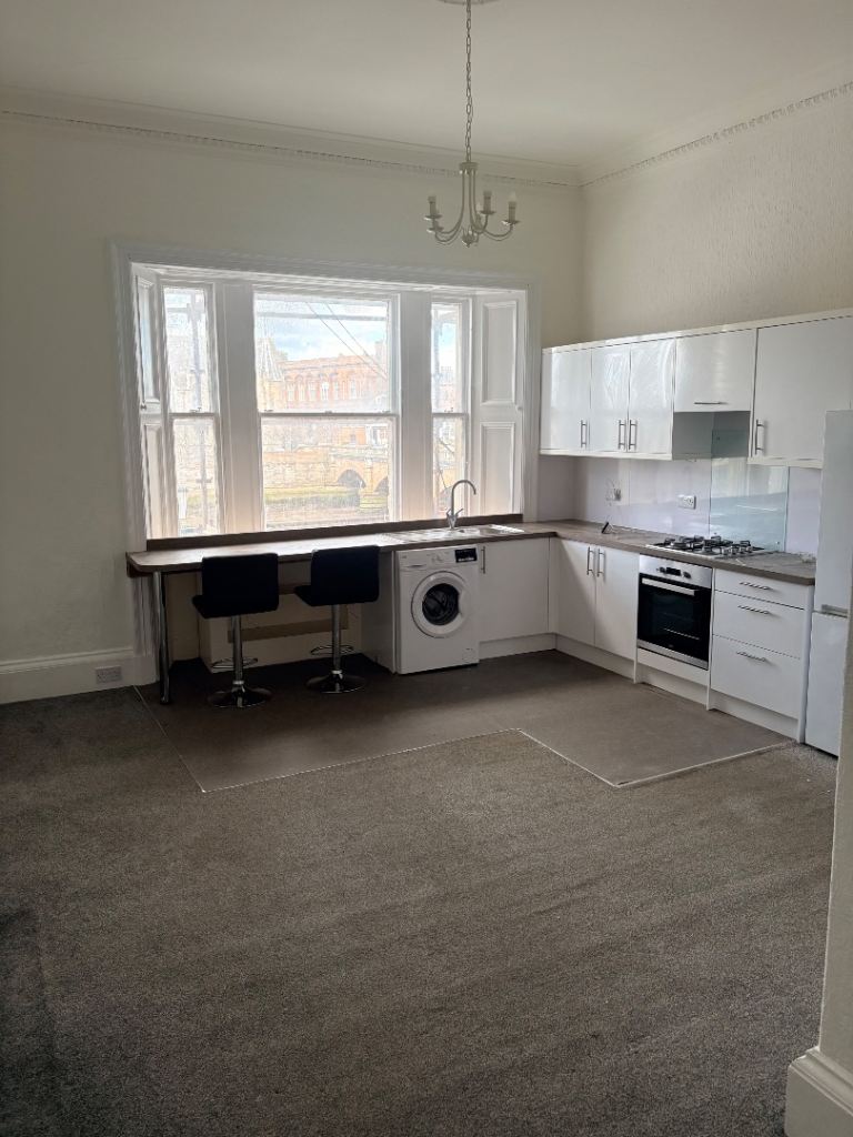 2 bed flat in Ayr
