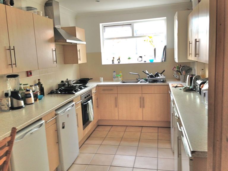 Lovely Large Room to Rent in Friendly Shared House in Bournemouth