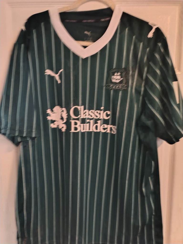 Puma Football Shirt – Green, Classic Builders, Good Condition