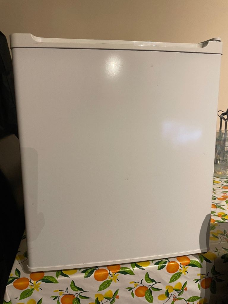 Table top Fridge - 45L Capacity