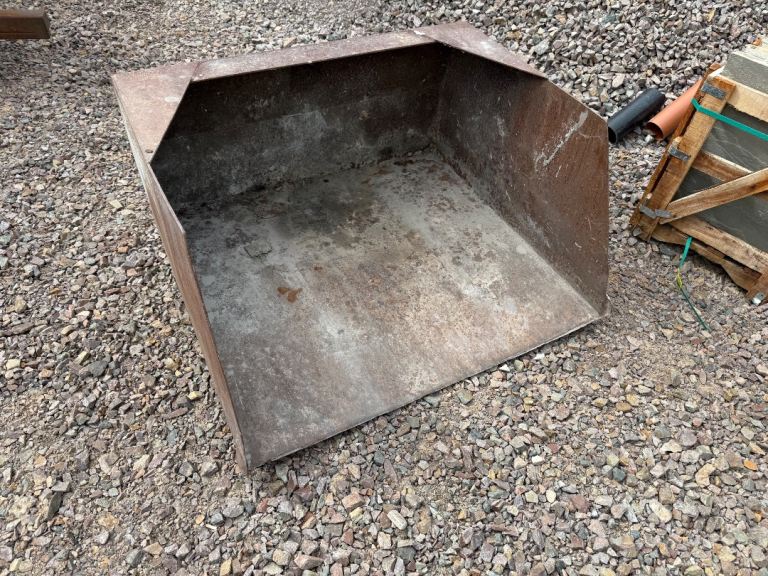 Forklift tipping bucket
