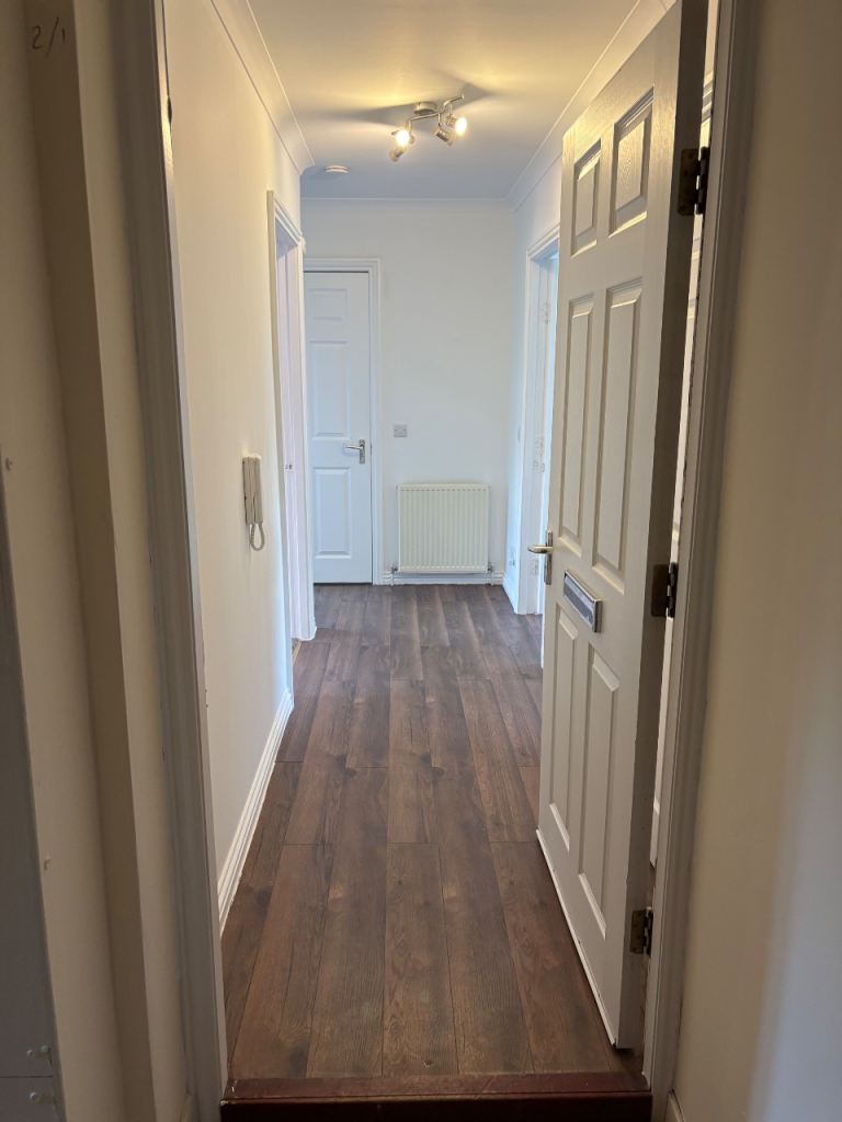 2 bedroom flat central Greenock 
