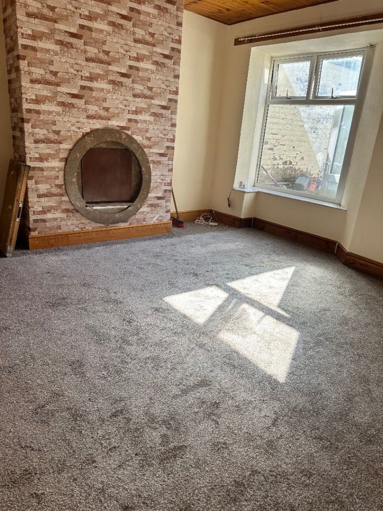 Exeter st .. house to let 