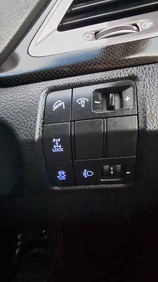  Hyundai Santa Fe Premium – 2.2 Diesel | Manual | Full Leather | 7-Seater | Fully Loaded | 