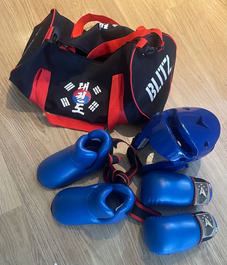 Kids taekwondo sparring kit